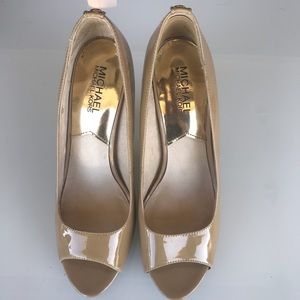 Micheal Kors Patent leather Nude heel